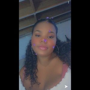 Meet your Posher, Desiree